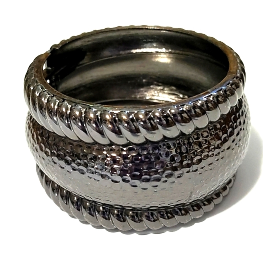 VINTAGE HAMMERED DARK GUNMETAL WIDE CUFF HINGED 7 3/4" BRACELET